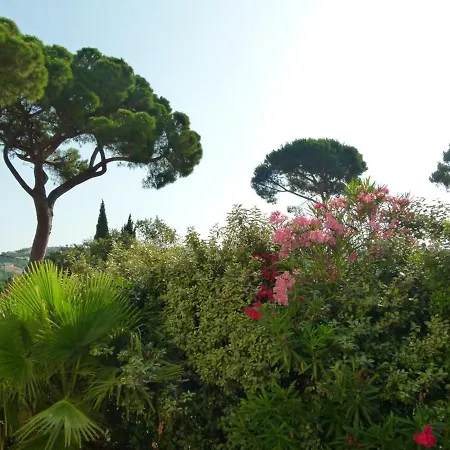 Maison Conviviale Avec Vue Sur La Montagne A Sainte-Maxime