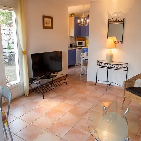 Holiday home Maison Conviviale Avec Vue Sur La Montagne A Sainte-Maxime