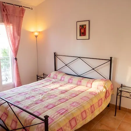 Maison Conviviale Avec Vue Sur La Montagne A Sainte-Maxime