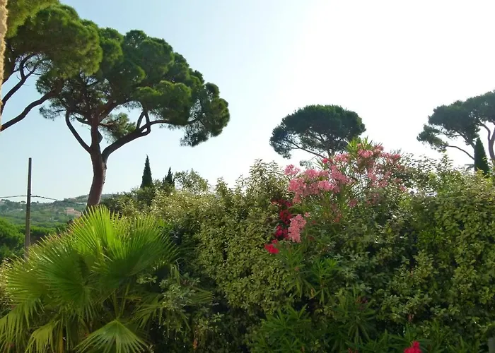 Maison Conviviale Avec Vue Sur La Montagne A Sainte-Maxime
