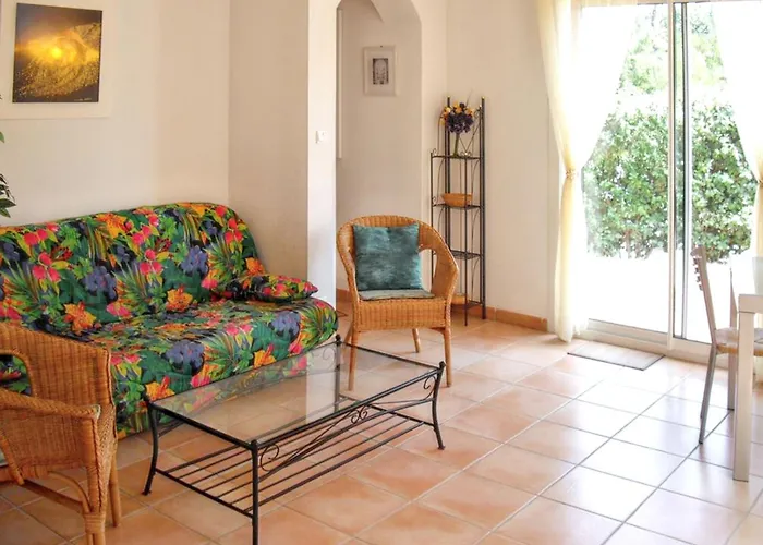 Maison Conviviale Avec Vue Sur La Montagne A Будинок відпочинку *